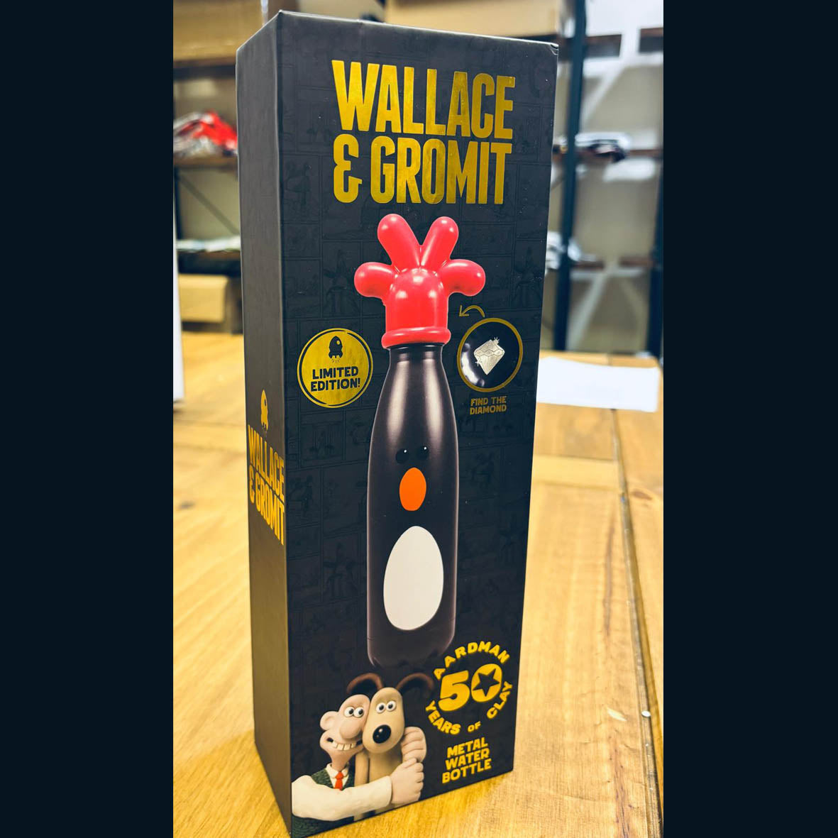 Water bottle - WTRBAA11 LIMITED EDITION Wallace and Gromit Feathers McGraw